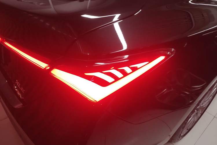 Used Toyota Avalon 2024 Dual-Motor 2.0L Premium Edition