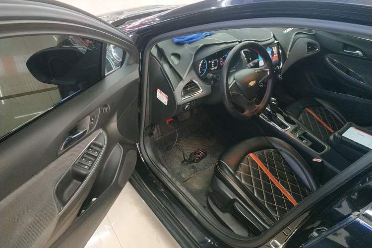 Used Chevrolet Cruze 2018 320 Automatic Pioneer Sunroof Edition
