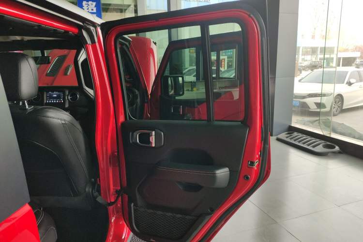 Used  Wrangler 2019 2.0T Sahara 4-Door Version China V Standard
