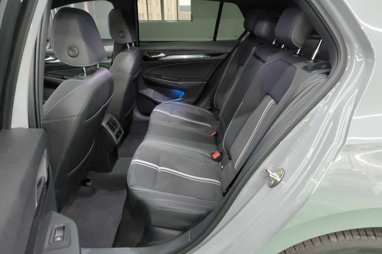 Used Volkswagen Golf 2023 Facelift 280TSI DSG R-Line Lite
