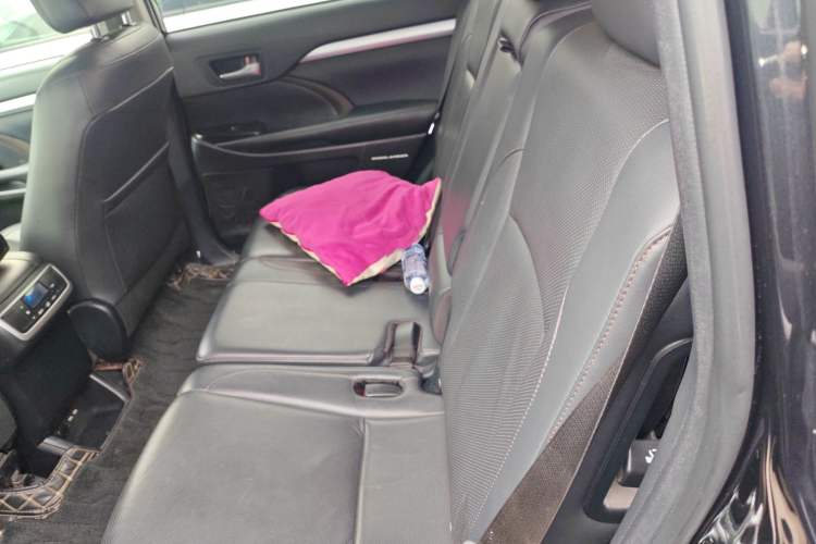 Used Toyota Highlander 2018 2.0T Four-Wheel Drive Luxury Version 7 Seats China VI Standard
