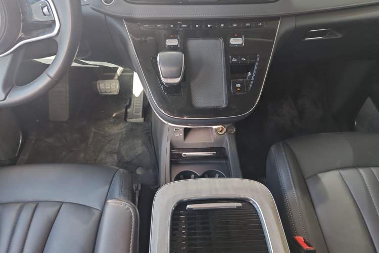 Used Hongqi HQ9 PHEV 2024 2.0T Four-Wheel Drive Business Edition
