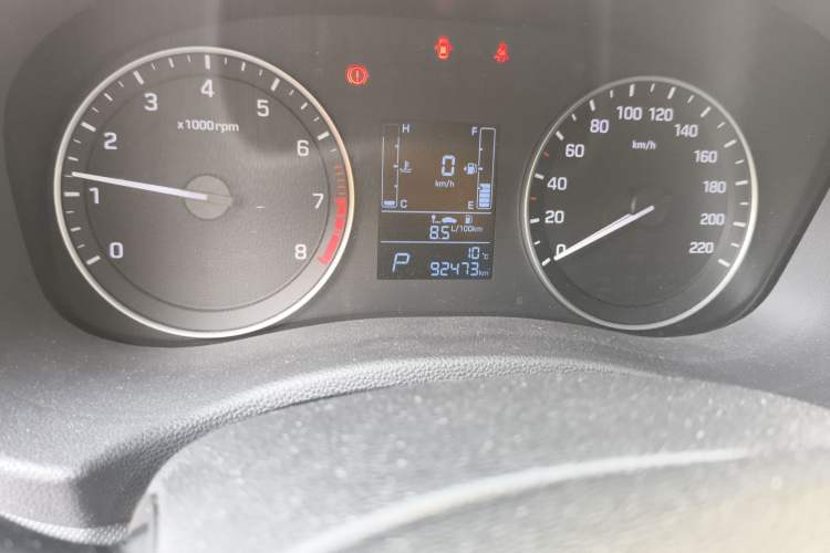 Used Hyundai ix25 2015 1.6L Automatic Two-Wheel-Drive Deluxe DLX Model