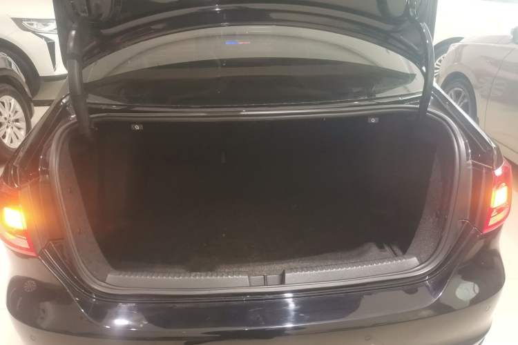 Used Volkswagen Sagitar 2014 Revised Version 1.4TSI Automatic Luxury Edition
