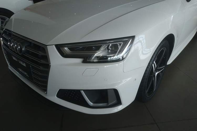 Used Audi A4L 2019 40 TFSI Fashion Version China V