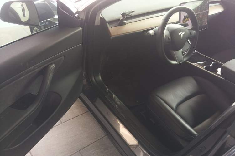 Used Tesla Model 3 2019 Long-Range Rear-Wheel-Drive Version