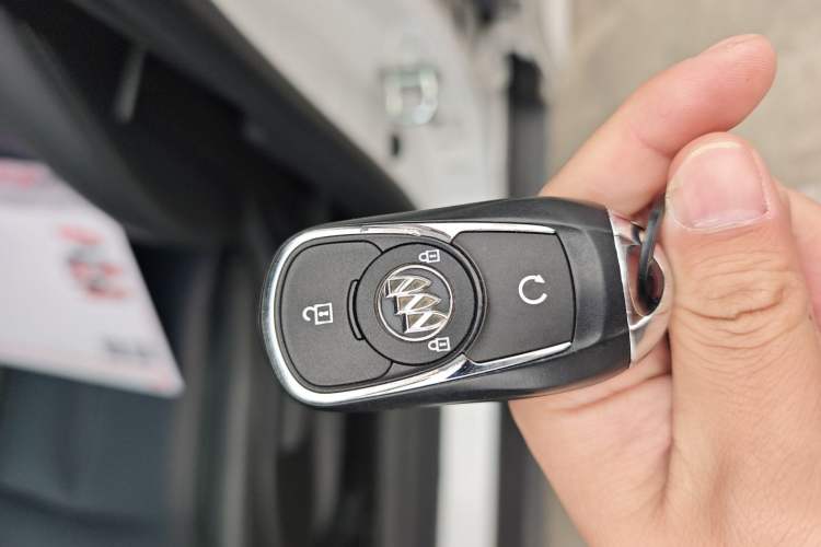 Used Buick Velite 6 2023 Revised Version 430 km Range – Commuter Edition
