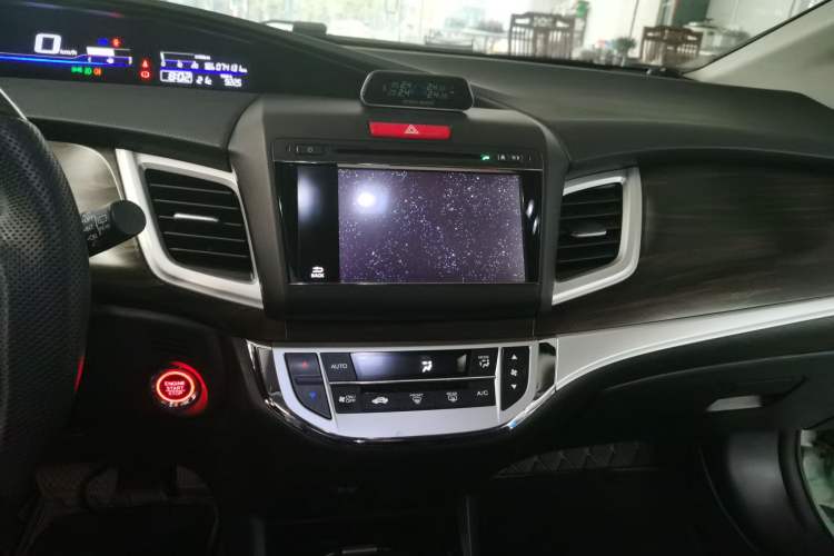 Used Honda Jade 2017 1.8L automatic Comfort version 5 seats
