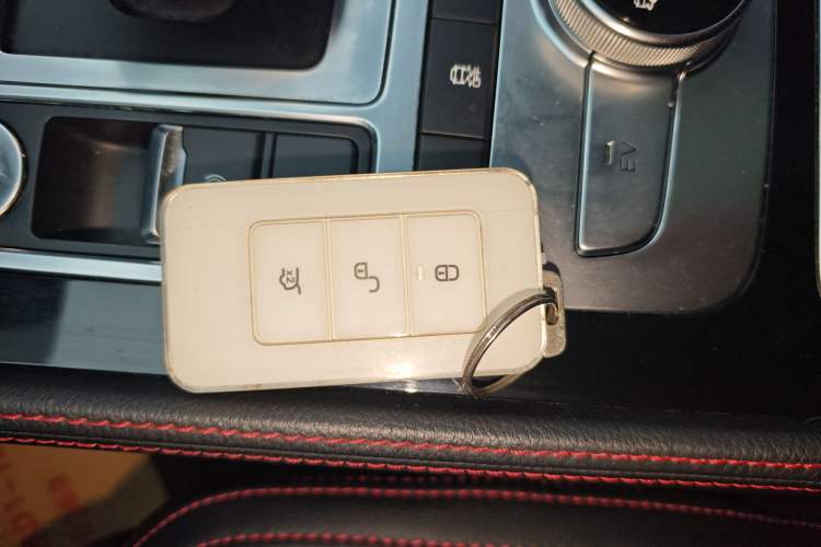 Used BYD Tang New Energy 2018 DM 2.0T All-Wheel Drive Smart Connectivity Luxury Model 7 Seats China V Emission Standard
