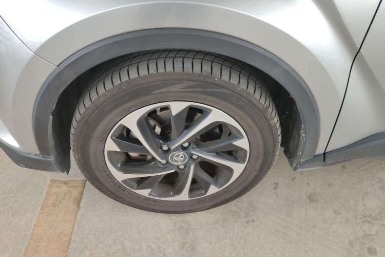 Used Toyota IZOA 2018 2.0L Yichi Version China VI Standard
