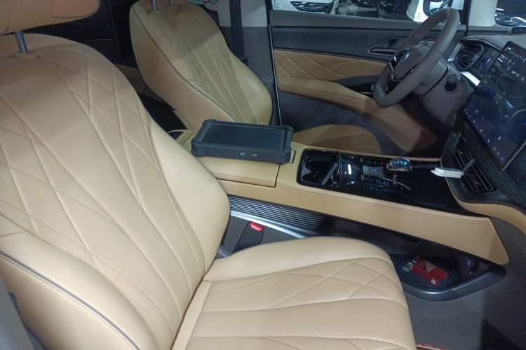 Used Denza D9 2022 EV 600 Four-Wheel Drive Flagship Model
