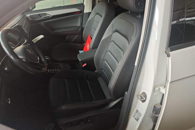 Used Volkswagen Tayron 2019 330TSI Two-Wheel Drive Luxury Model China VI Standard