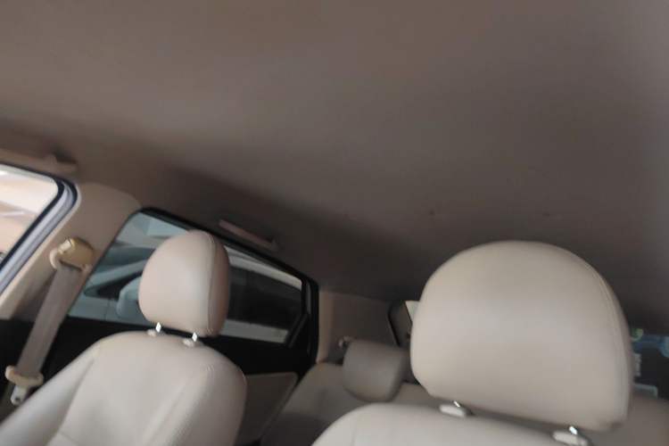 Used Chery Fengyun 2 2013 Hatchback 1.5L AMT Ruìyì Edition
