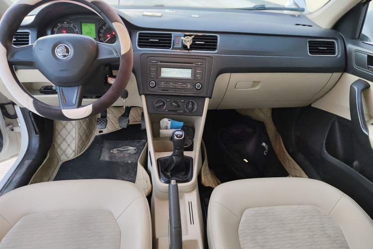 Used Skoda Rapid 2015 1.6L Manual Smart Selection Model
