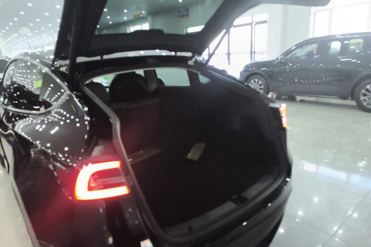 Used Tesla Model Y 2023 Long-Range All-Wheel-Drive Version
