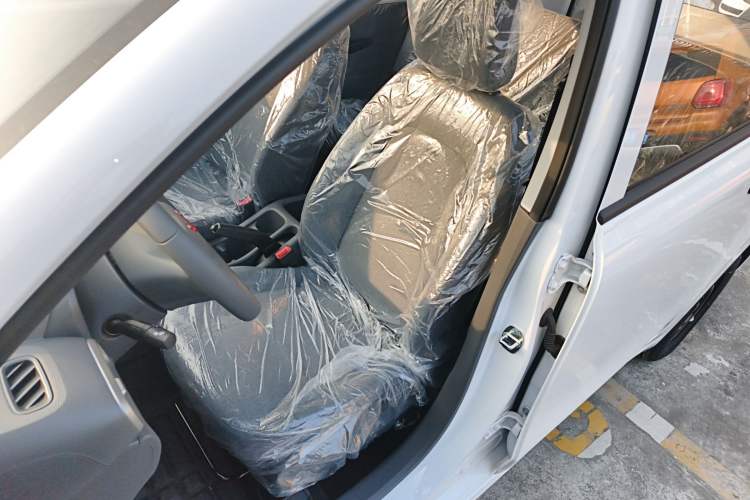 Used Wuling Hongguang New Energy 2025 Extended-Range Hybrid 50 km Standard Version
