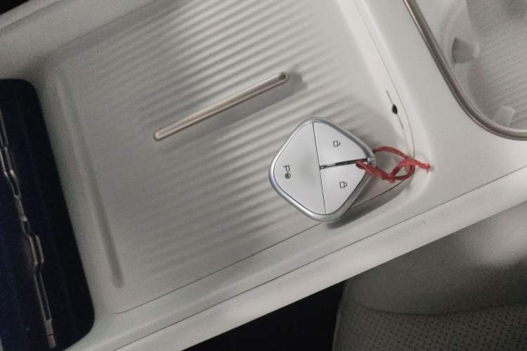 Used Baojun Yunhai 2024 140km Plug-in Hybrid Version
