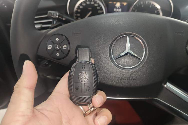 Used Mercedes-Benz R-Class 2017 R 320 4MATIC Business Edition Prestige Model