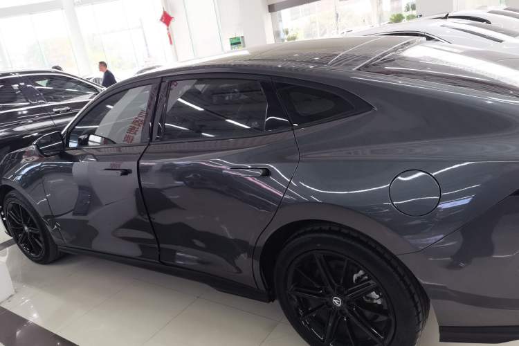 Used Changan UNI-V iDD 2023 ZhiDian iDD 1.5T 113km ZhiKu Model
