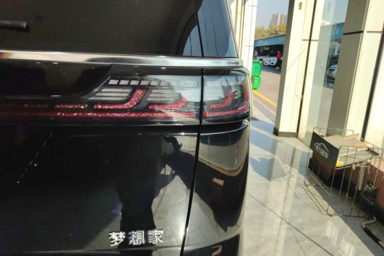 Used VOYAH Dream 2025 PHEV Four-Wheel-Drive Flagship Kunpeng Edition
