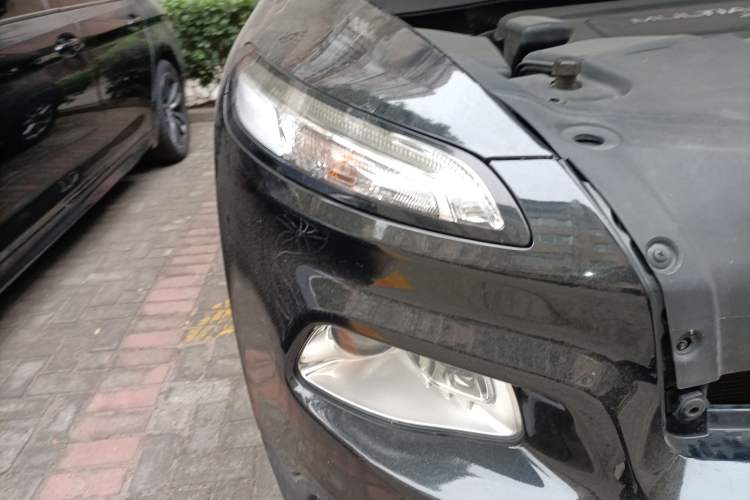 Used  Cherokee 2017 2.4L Leading Edition