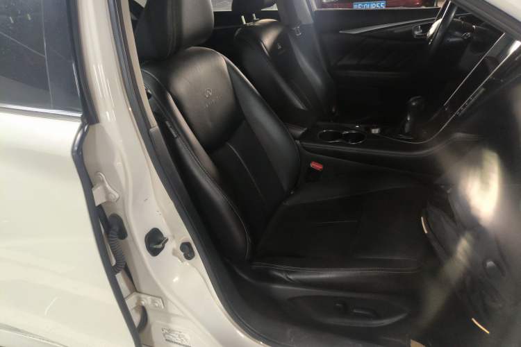 Used Infiniti Q50 2014 2.0T Comfort Edition
