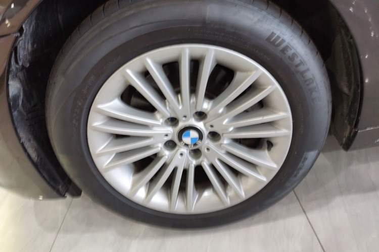 Used BMW 5 Series 2014 525Li Leading Model
