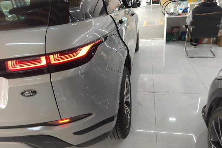 Used Land Rover Range Rover Evoque 2021 Range Rover Velar 249 PS R-Dynamic S Performance Edition
