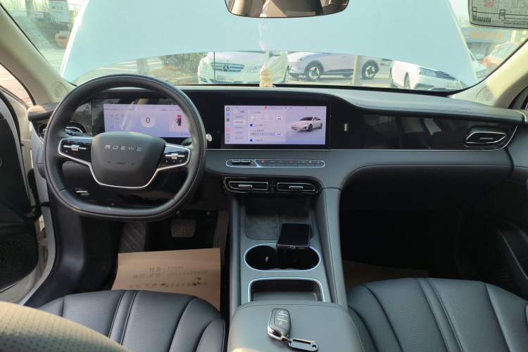 Used Roewe D7 2023 DMH 125km Superior Edition
