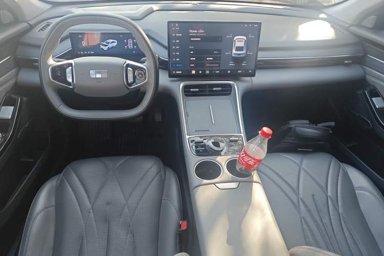 Used  L6 2025 EM-i 140km Starship Edition
