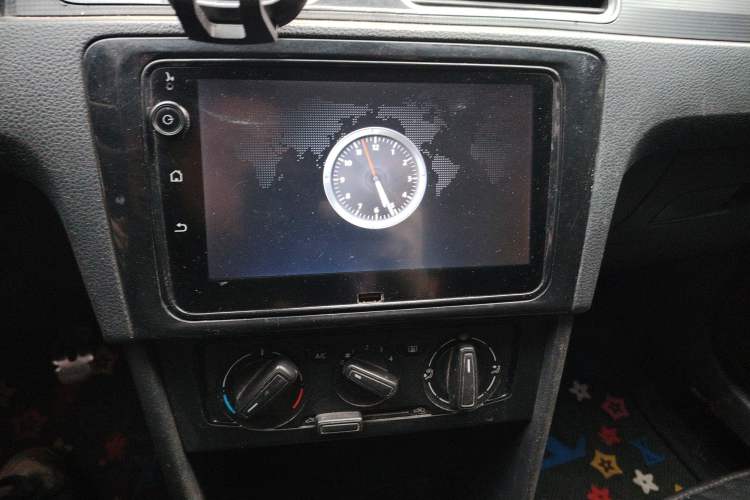 Used Volkswagen Santana 2015 1.6L Manual Fashion Edition