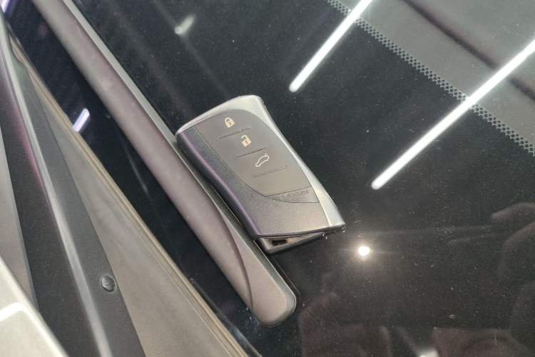 Used Lexus ES 2020 200 Excellence Edition
