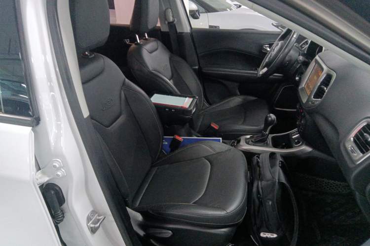 Used  Compass 2017 200T Automatic Family Edition
