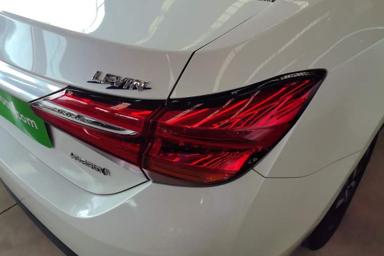 Used Toyota Levin 2017 Revised Dual-Engine 1.8H GS E-CVT Elite Sunroof Version China V Standard