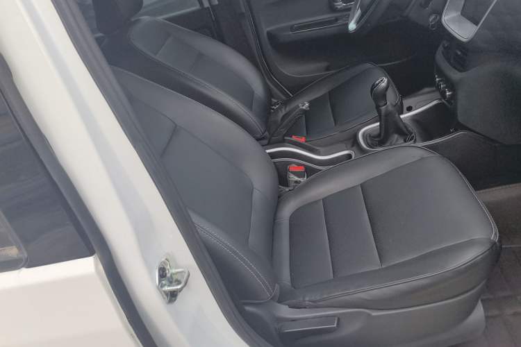 Used Jinbei Gold Hiace M Classic 2023 1.5L Travel Lion Passenger Vehicle 5/6/7 Seats