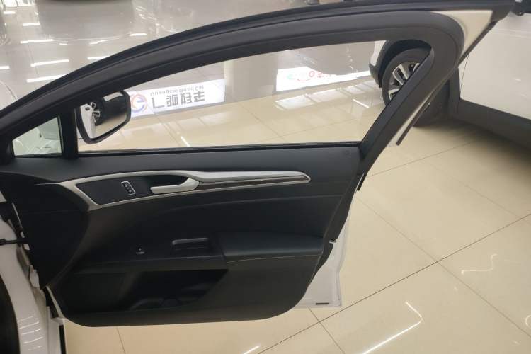 Used Ford Mondeo New Energy 2018 2.0 PHEV Smart-Controlled Fashion Edition China VI Standard