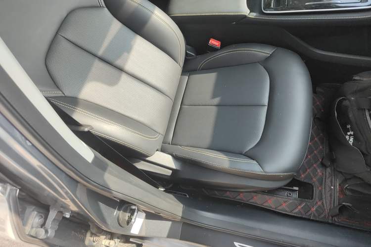 Used Roewe i6 MAX New Energy 2022 EV 500 Grand Touring Edition with Sunroof
