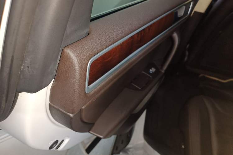 Used Volkswagen Touareg 2011 3.0 TSI Standard Version
