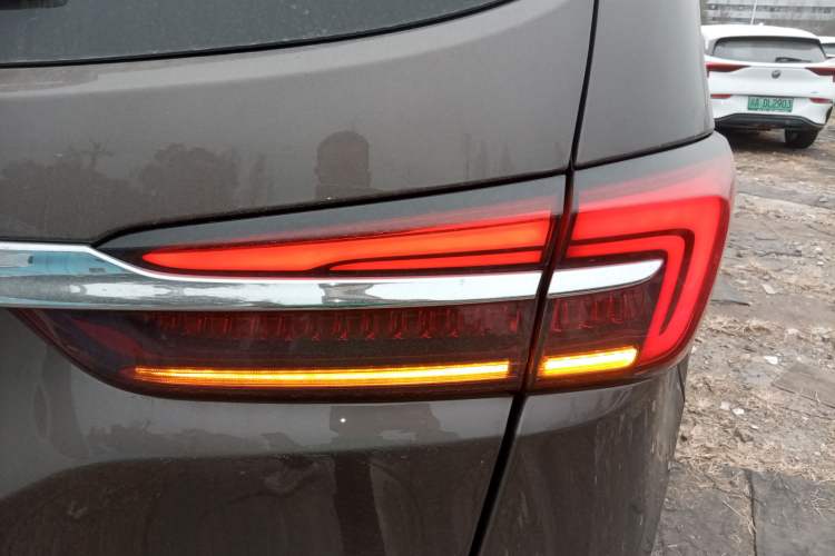 Used Buick GL8 2023 Land Executive Class Comfort Model
