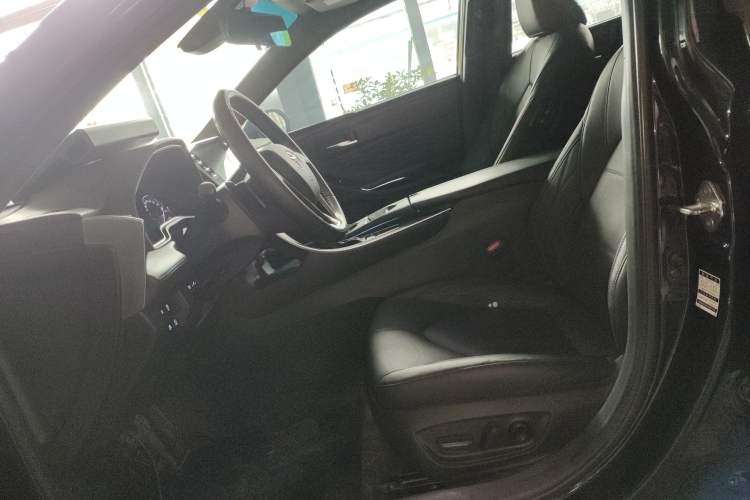 Used Toyota Avalon 2019 2.5L Touring Premium Version China VI Standard
