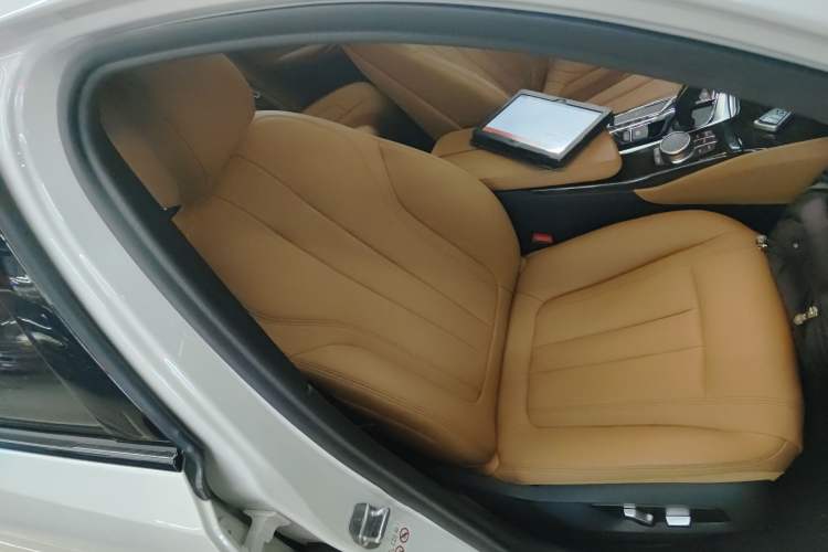 Used BMW 5 Series 2019 Facelifted 530Li Leading Edition M Sport Package
