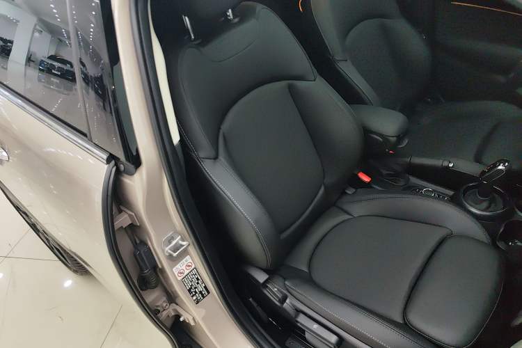 Used  MINI 2023 Updated 1.5T COOPER Artist Five-Door Edition
