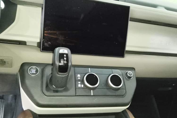 Used Land Rover Defender 2022 90 2.0T P300 SE
