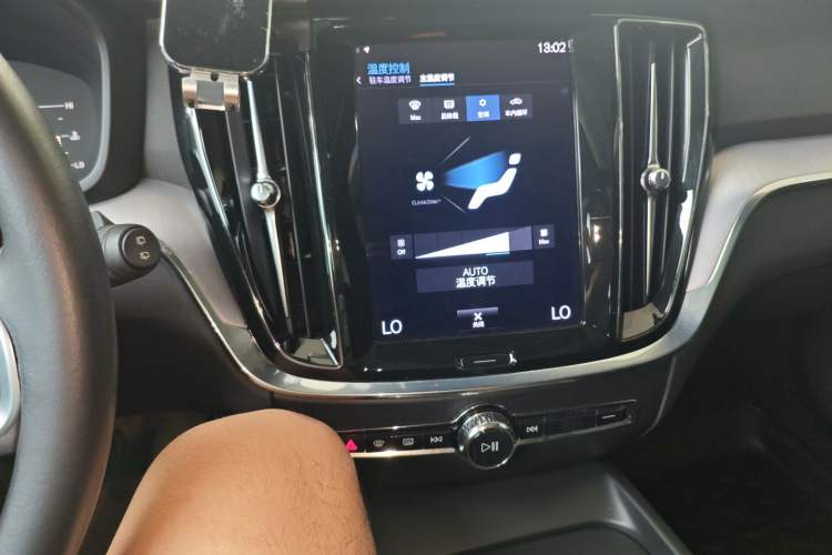 Used Volvo V60 2021 B4 Zhiyi Luxury Edition
