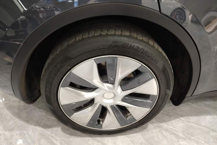 Used Tesla Model Y 2022 Long-Range All-Wheel-Drive Version
