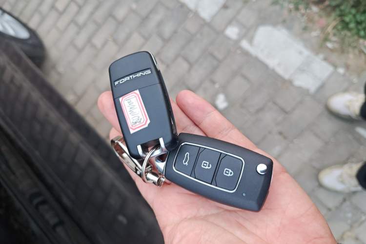 Used FORTHING Lingzhi 2023 M5L 1.6L Base Model 7 Seats