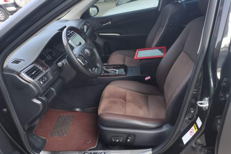 Used Toyota Camry 2016 2.5G 10th Anniversary Deluxe Navigation Edition
