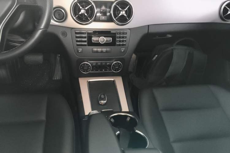 Used Mercedes-Benz GLK-Class 2013 GLK 300 4MATIC Dynamic Sunroof Model