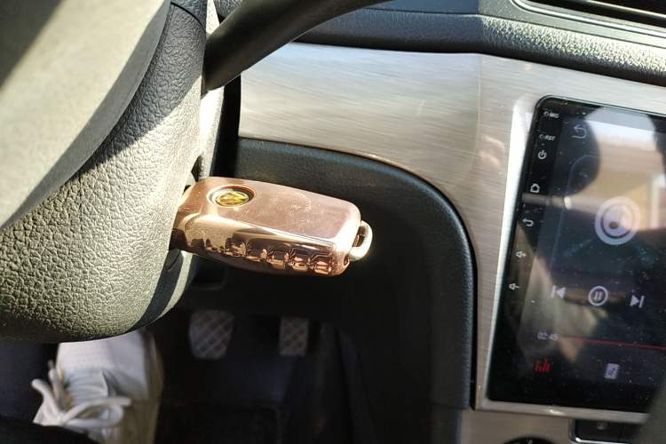 Used Volkswagen Lavida 2013 Restyled Classic 1.6L Manual Comfort Edition