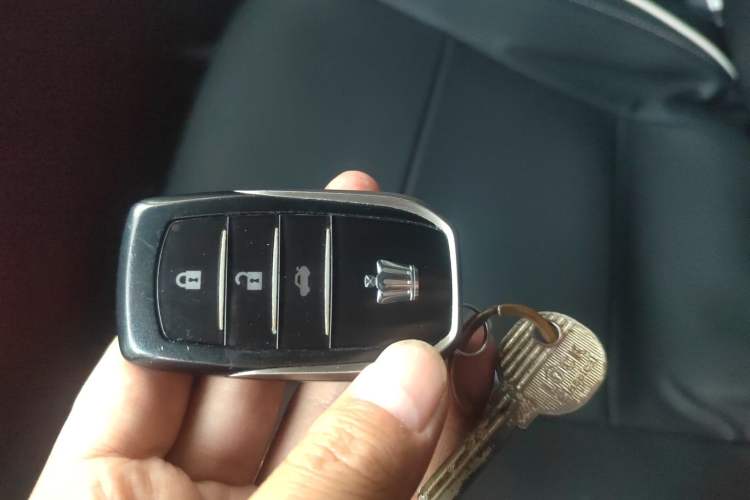 Used Toyota Crown 2015 2.0T Fashion Edition
